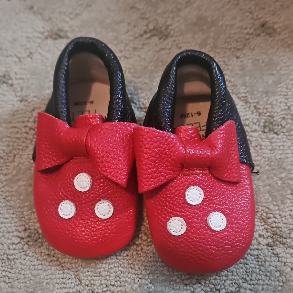 Monkey Feet Red and Black Moccasins with‎ Bow